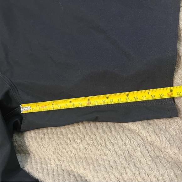 Billabong swim shorts, size 30. Perfect condition, inseam 8 inches - Picture 5 of 5